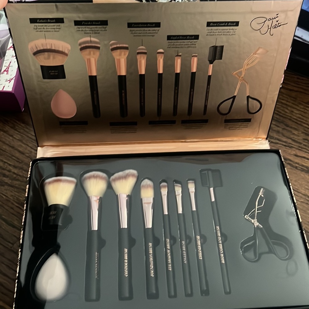 Paris Hilton Make Up Brush Set